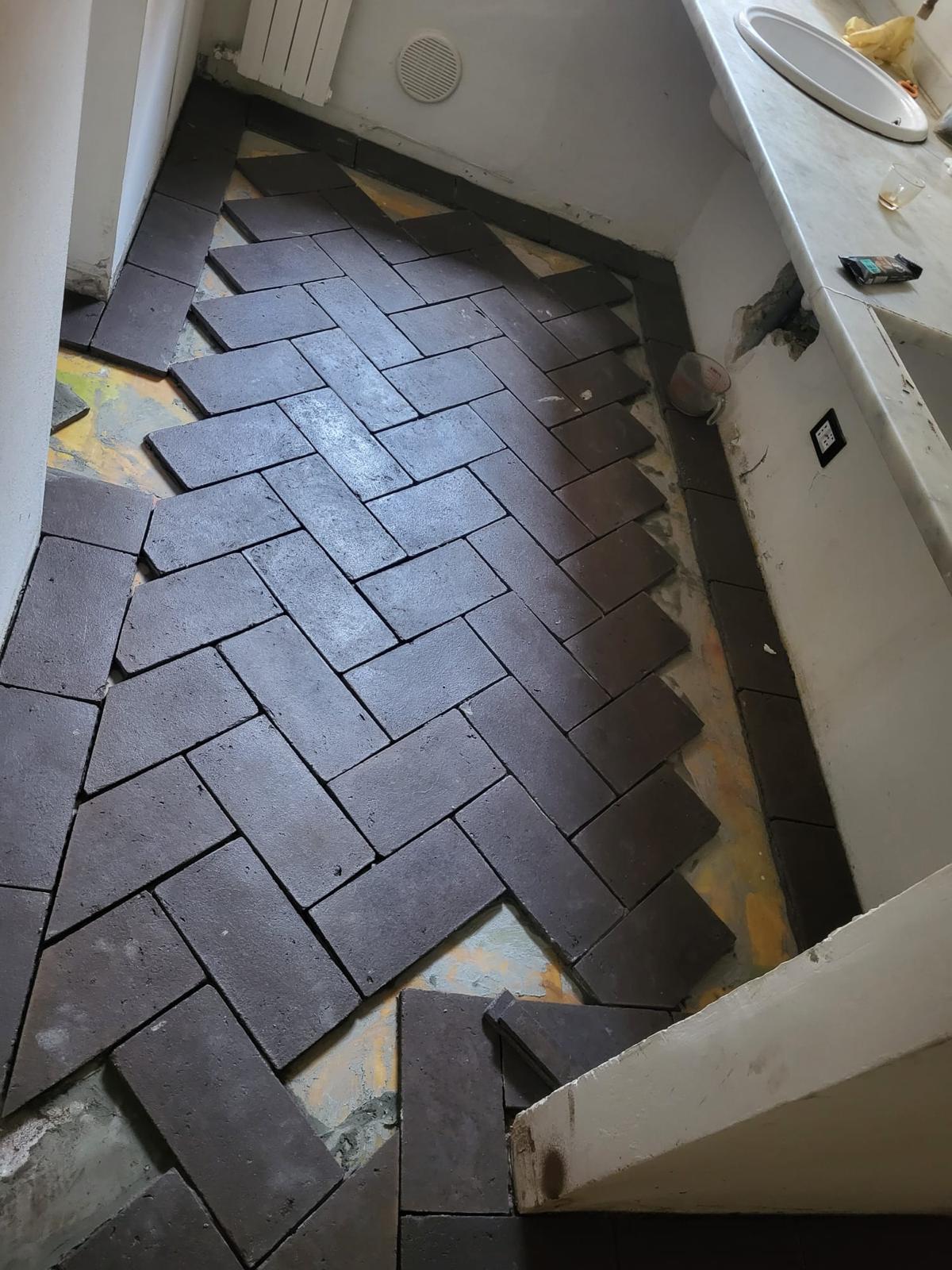 Lavori di posa pavimento in gres porcellanato eseguiti da ADL 360 srl a Firenze
