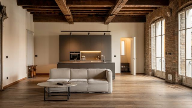 Open space moderno in un appartamento storico fiorentino ristrutturato